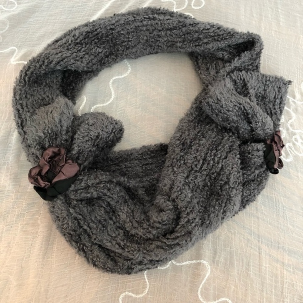 🔥Gray Scarf with Purple & Black Flowers